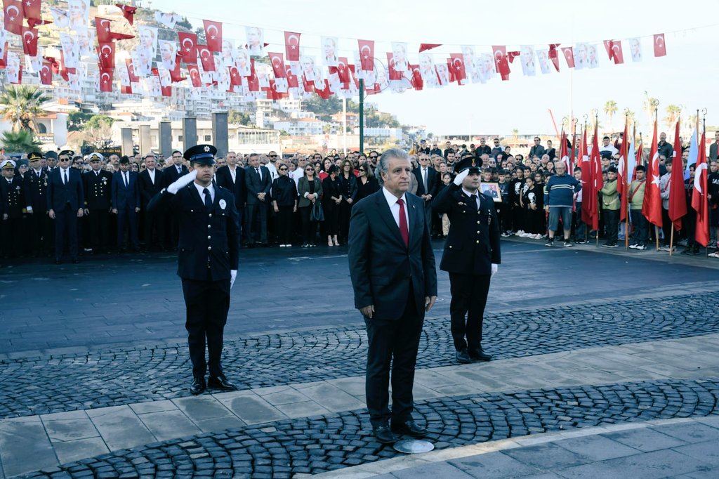 Ulu Önder Gazi Mustafa Kemal Atatürk'ün, Aramızdan Ayrılışının 85. Yılında, Kuşadası'nda Saygıyla Anıldı.